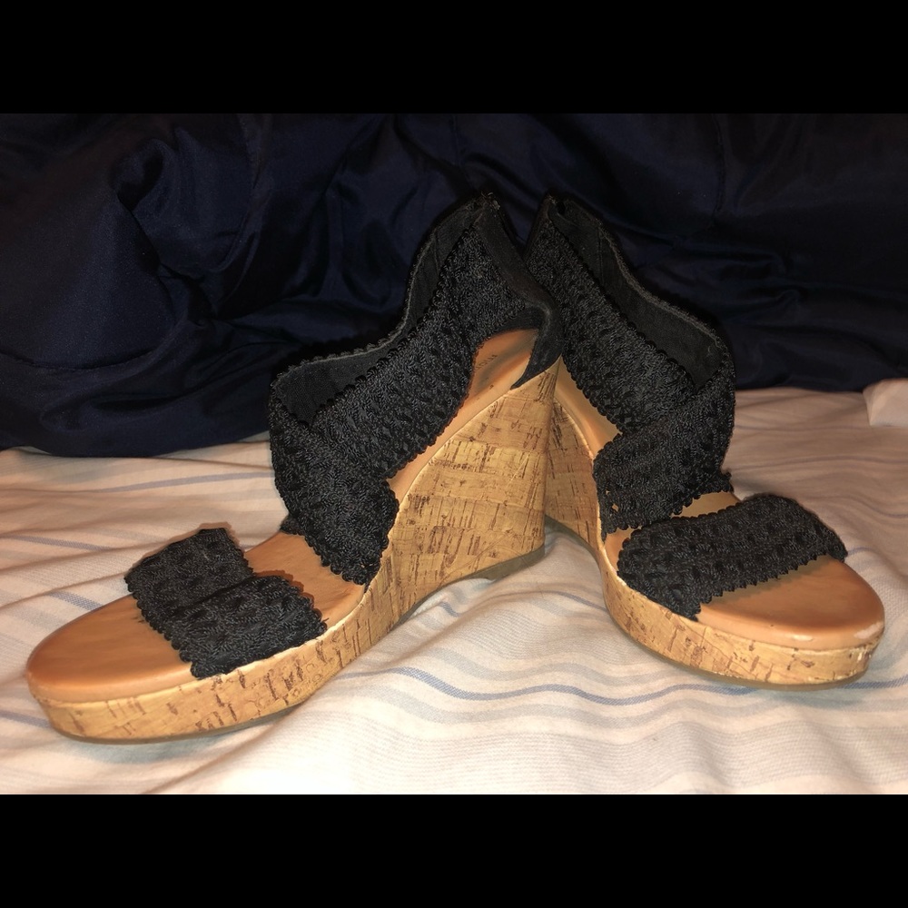 Black sandal wedges